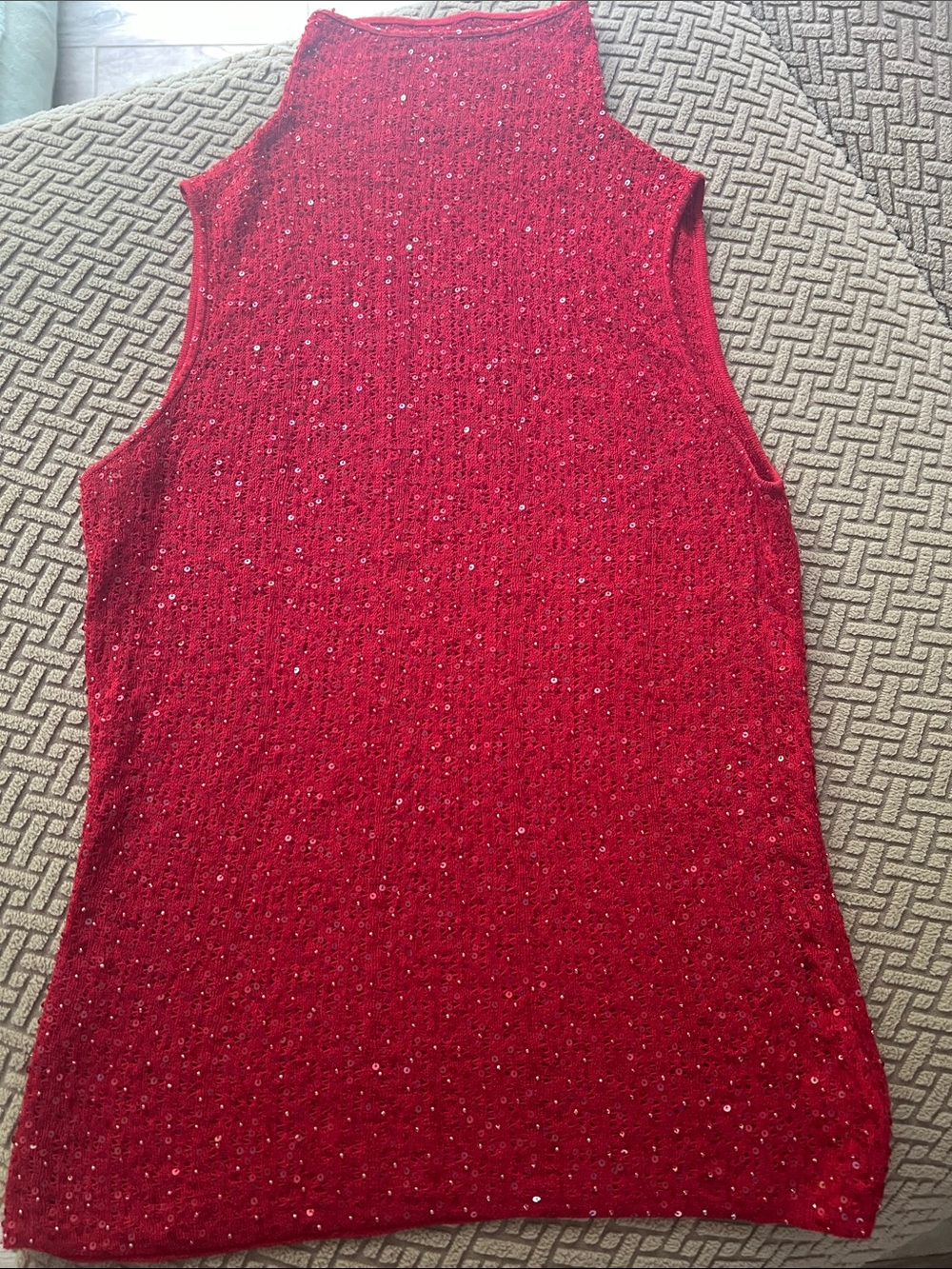 Adrienne Vittadini Red Sequin 100% SILK Knit sleeveless mock turtle neck top.
